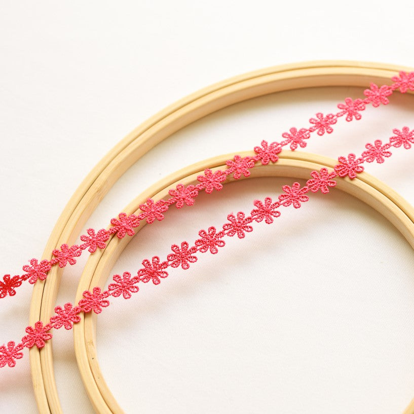 Double strand of raspberry pink daisy chain trim.  Each daisy is 12mm by 12mm